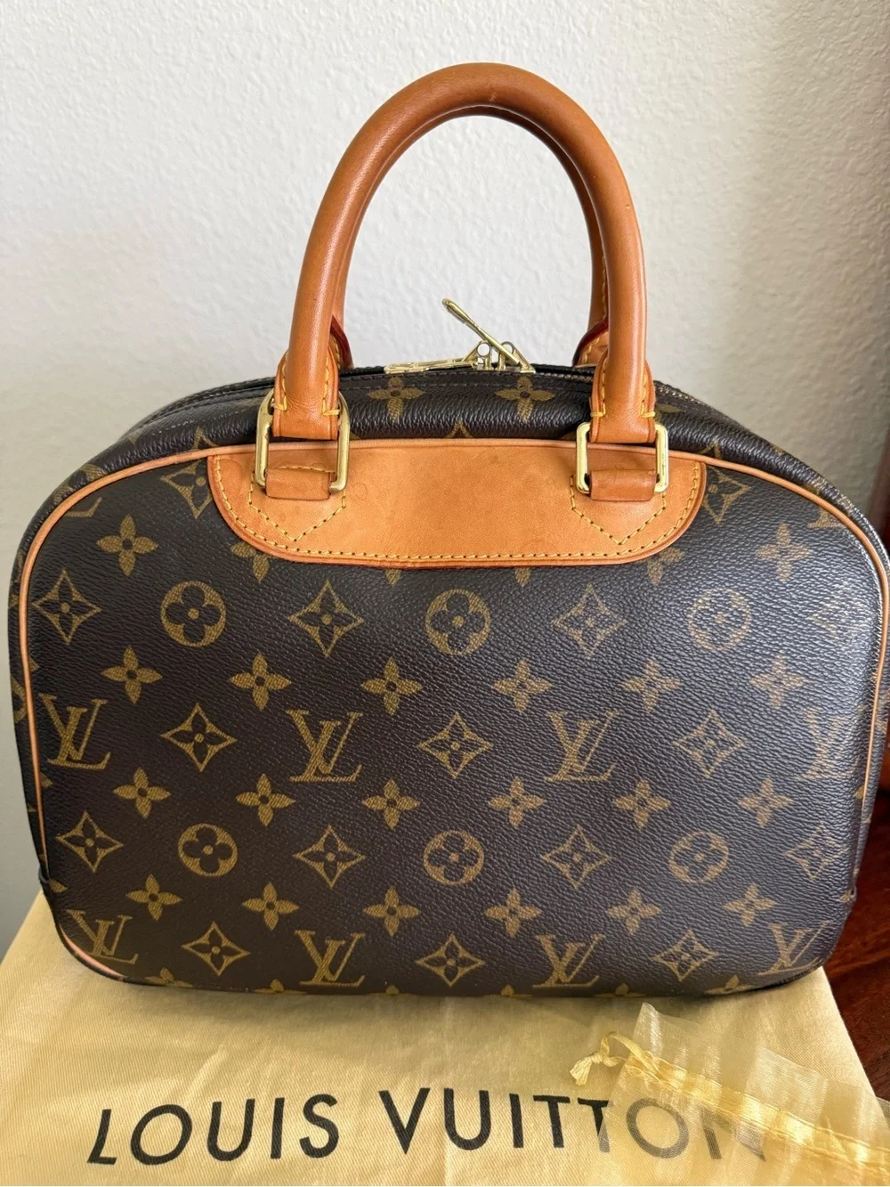 🌹Authentic Louis Vuitton Trouville PM